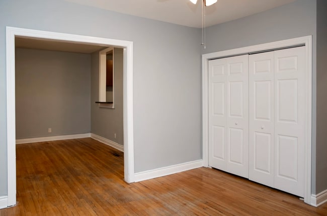 Building Photo - 719 W Roscoe St