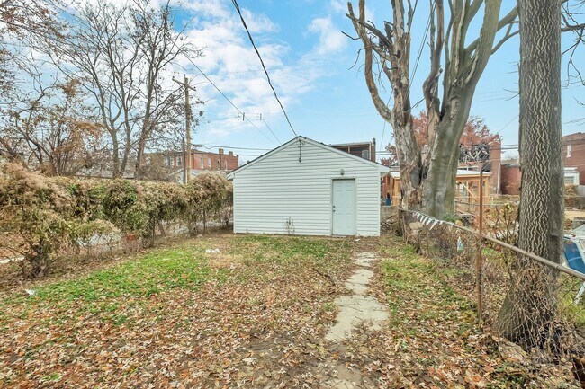 Foto del edificio - Huge Renovated 1 Bedroom SFD in South Tower Grove