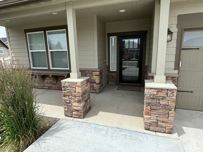 Building Photo - 10752 W Daylily Ave