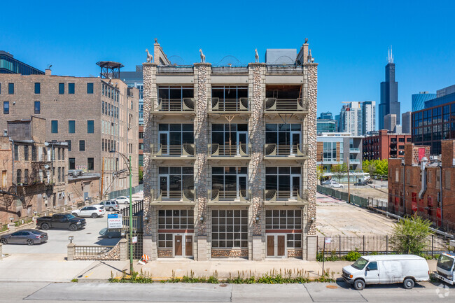Building Photo - 165 N May St