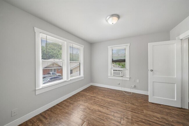 Foto del edificio - 8402 Brockton St