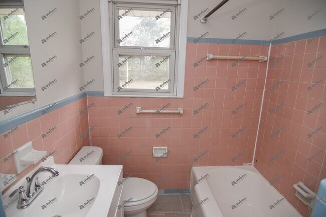 Foto del edificio - 3 Bedroom House For Lease!!!