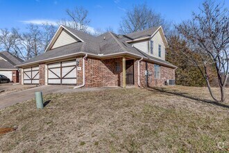 Building Photo - 58 S Woodsprings Dr