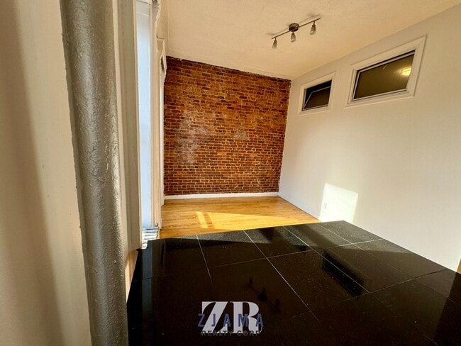 Building Photo - 1047 Bedford Ave
