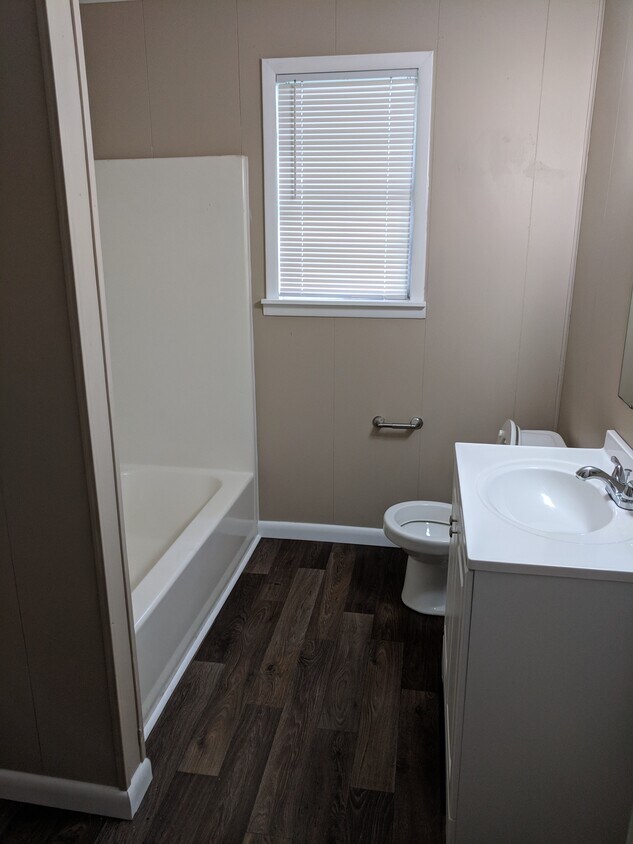 Building Photo - Twin Oaks D-F