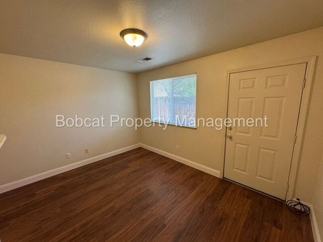 Building Photo - 976 Latigo Dr