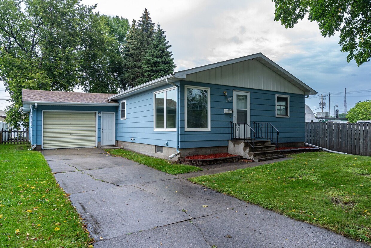 Primary Photo - Remodeled 3 Bedroom Home Near Campus!