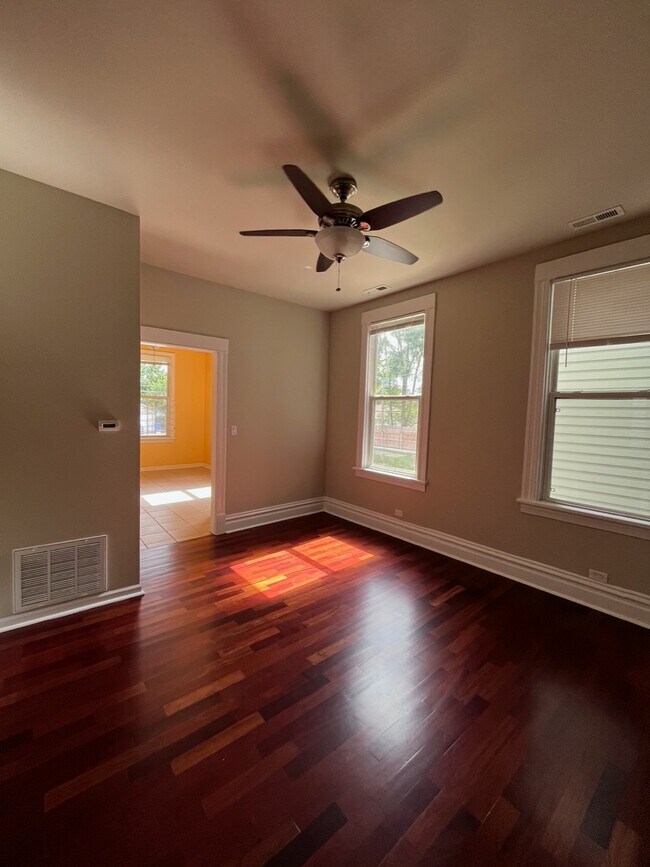 Foto del edificio - 1629 N Kimball Ave