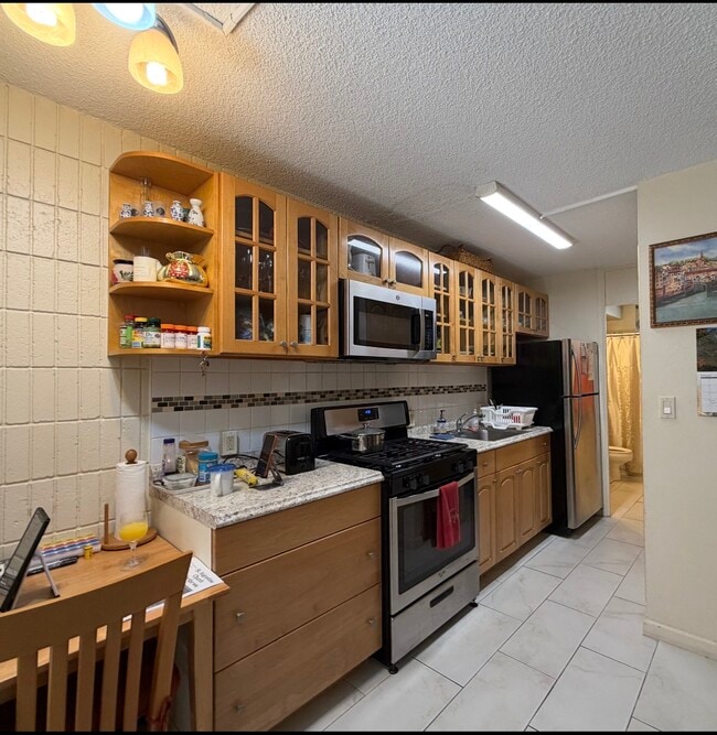 Building Photo - 1911 Kalakaua Ave