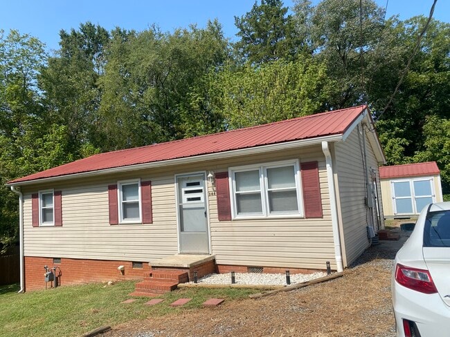 Building Photo - 344 E Ridge St