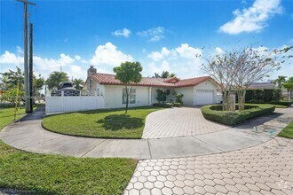 Building Photo - 9006 SW 23rd Ln