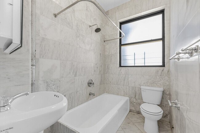 Foto del edificio - 220 W 98th St