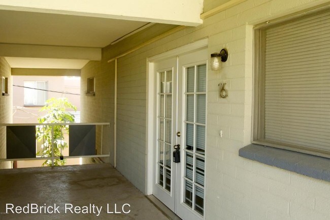 Building Photo - 3 br, 1.5 bath House - 6834 E 4th St #16
