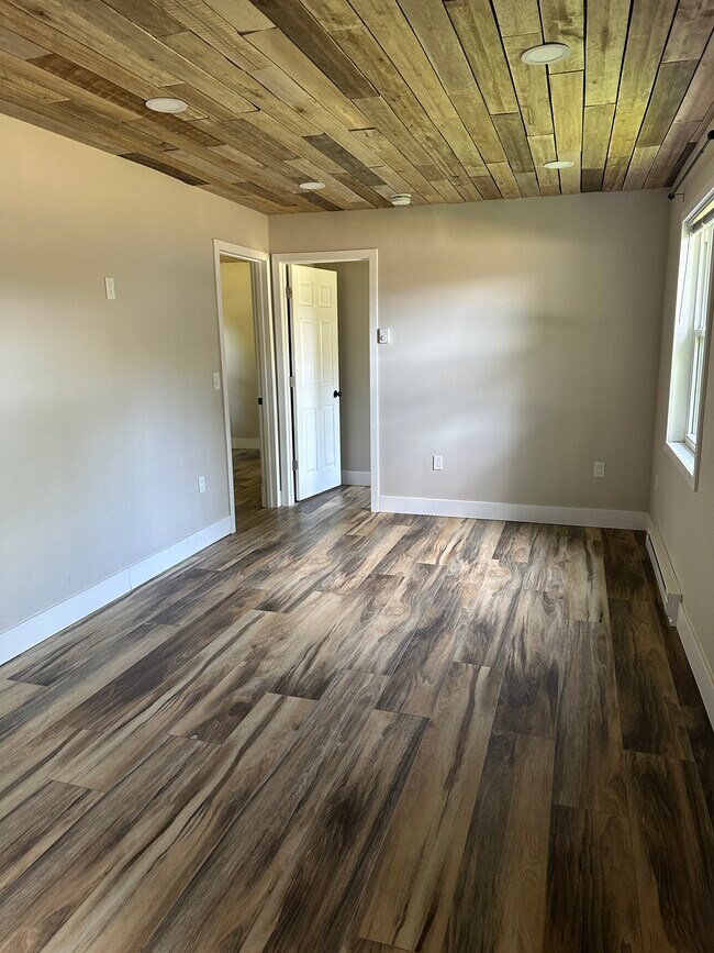 Foto del edificio - 1721 Pinewood Ave
