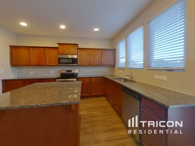 Building Photo - 3313 Pikes Peak Dr