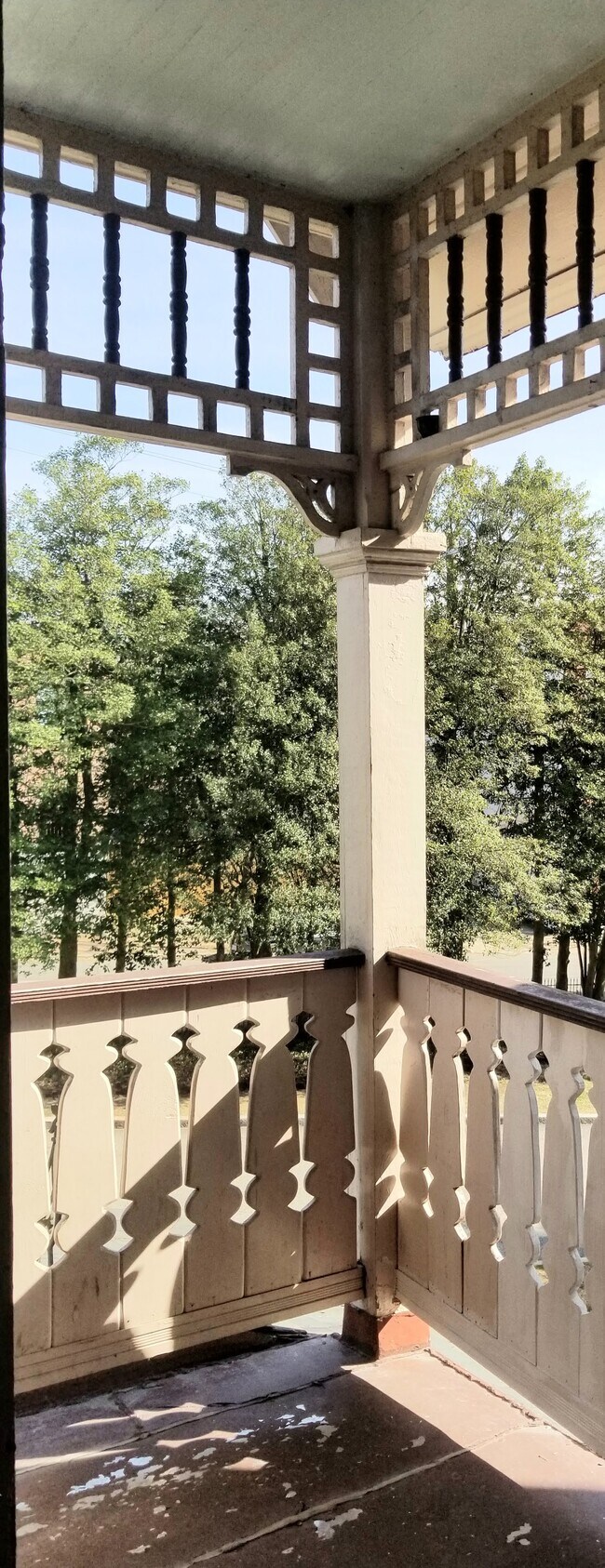 private balcony - 400 S Cherry St