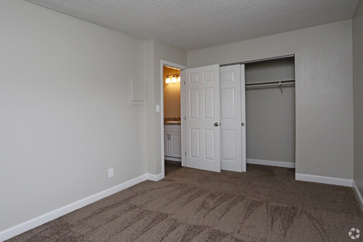 Linx Plaza Apartments - 6964 Airport Blvd Mobile, AL 36608