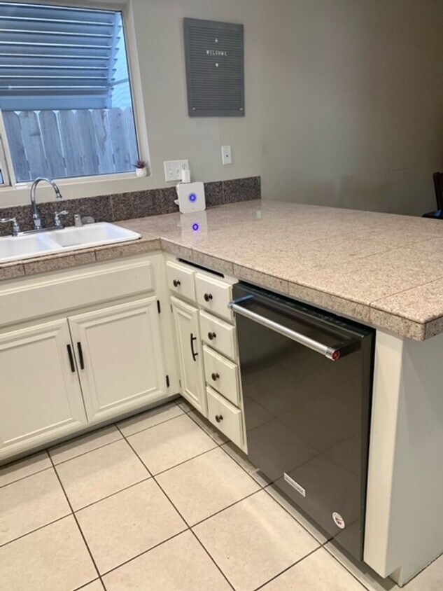 Foto principal - Lovely 3 bedroom 2.5 bath home