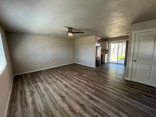 Building Photo - Remodeled cozy home in North Redding!