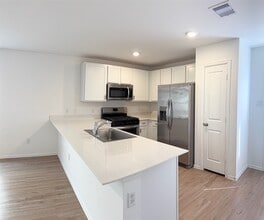 Building Photo - 26715 Cenzontle Dr