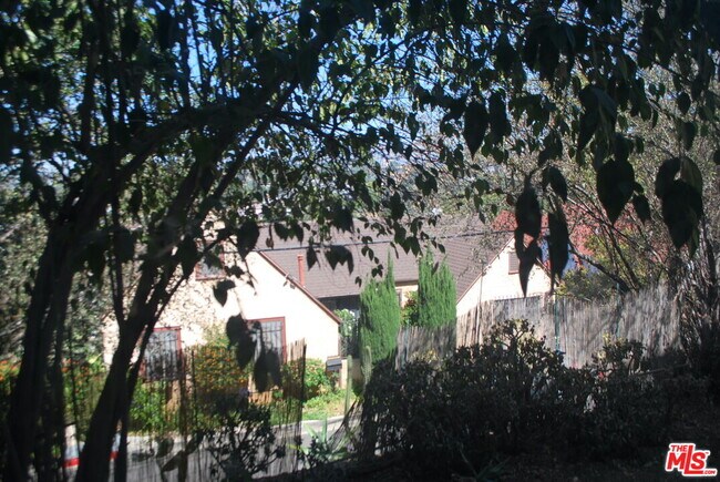 Foto del edificio - 1669 Sargent Ct