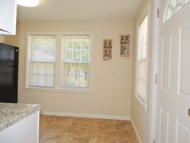 Foto del edificio - Beautifully Renovated 3BR Cape Cod in Shaker Heights – Spacious & Move-In Ready!