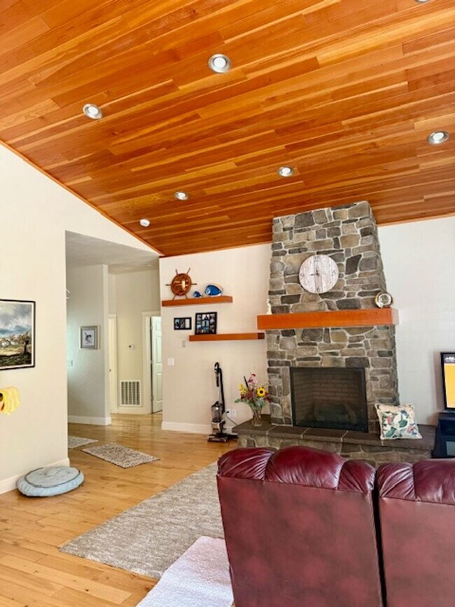 Foto del edificio - Beautiful Custom Built 3 bed/2.5 bath Home