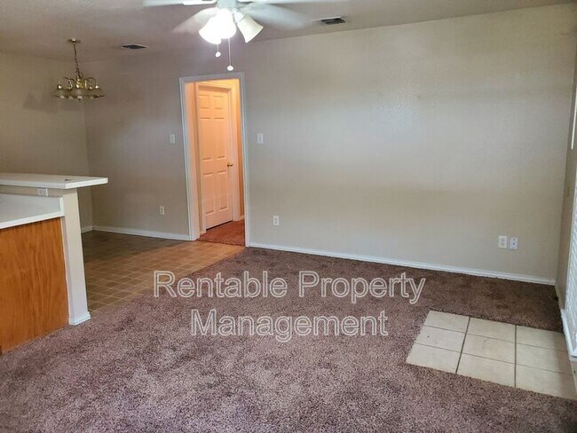 Foto del edificio - 1104 Turkey Creek Ct
