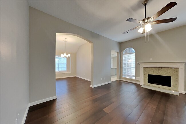 Foto del edificio - 18702 Timber Way Dr