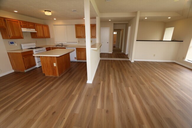 Building Photo - 21226 Park Mt Dr