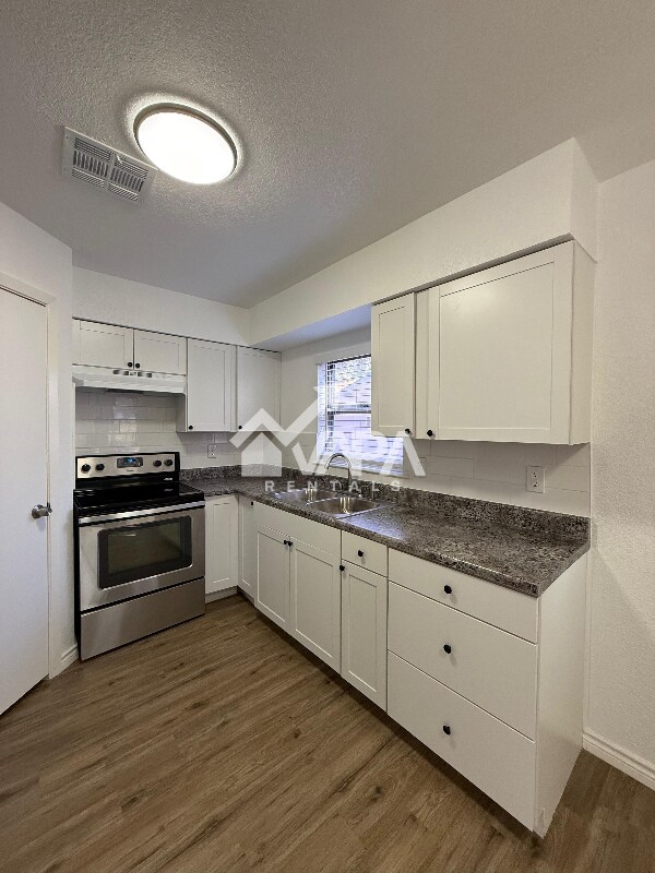 Foto del edificio - 5222 Tom Stafford Dr