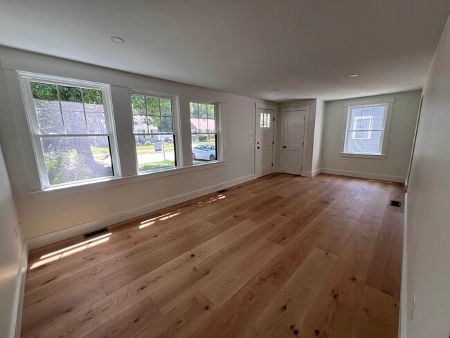 Building Photo - 189 Colonial Dr