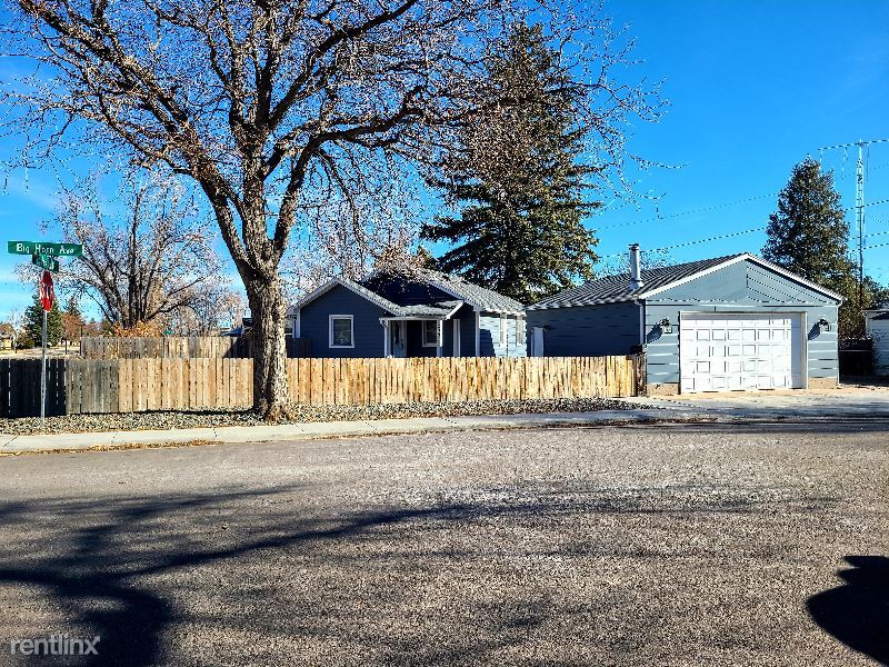 4 br, 3 bath House 2001 E Pershing Blvd House for Rent in Cheyenne