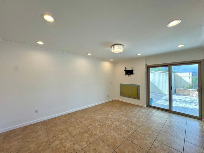 Building Photo - Great 4B/2.5BA House in Rancho Bernardo!