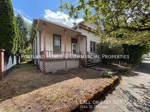 Building Photo - 3044 SE 10th Ave