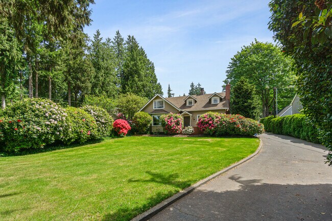 Photo - 12926 Holmes Point Dr NE House