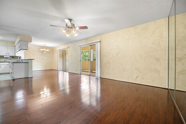 Foto del edificio - 14515 Wunderlich Dr