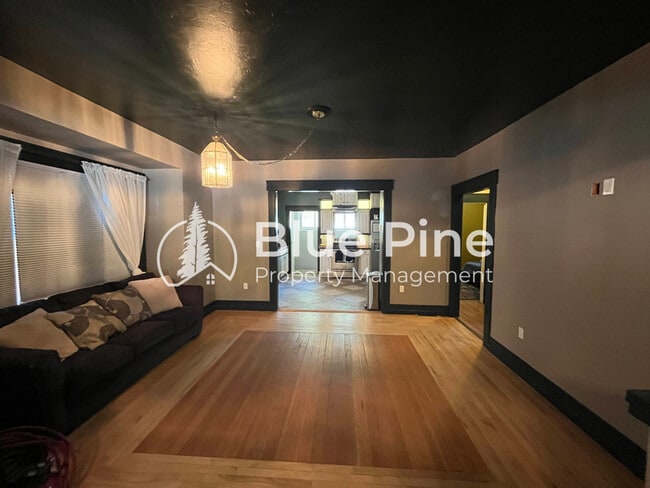 Building Photo - 542 K St