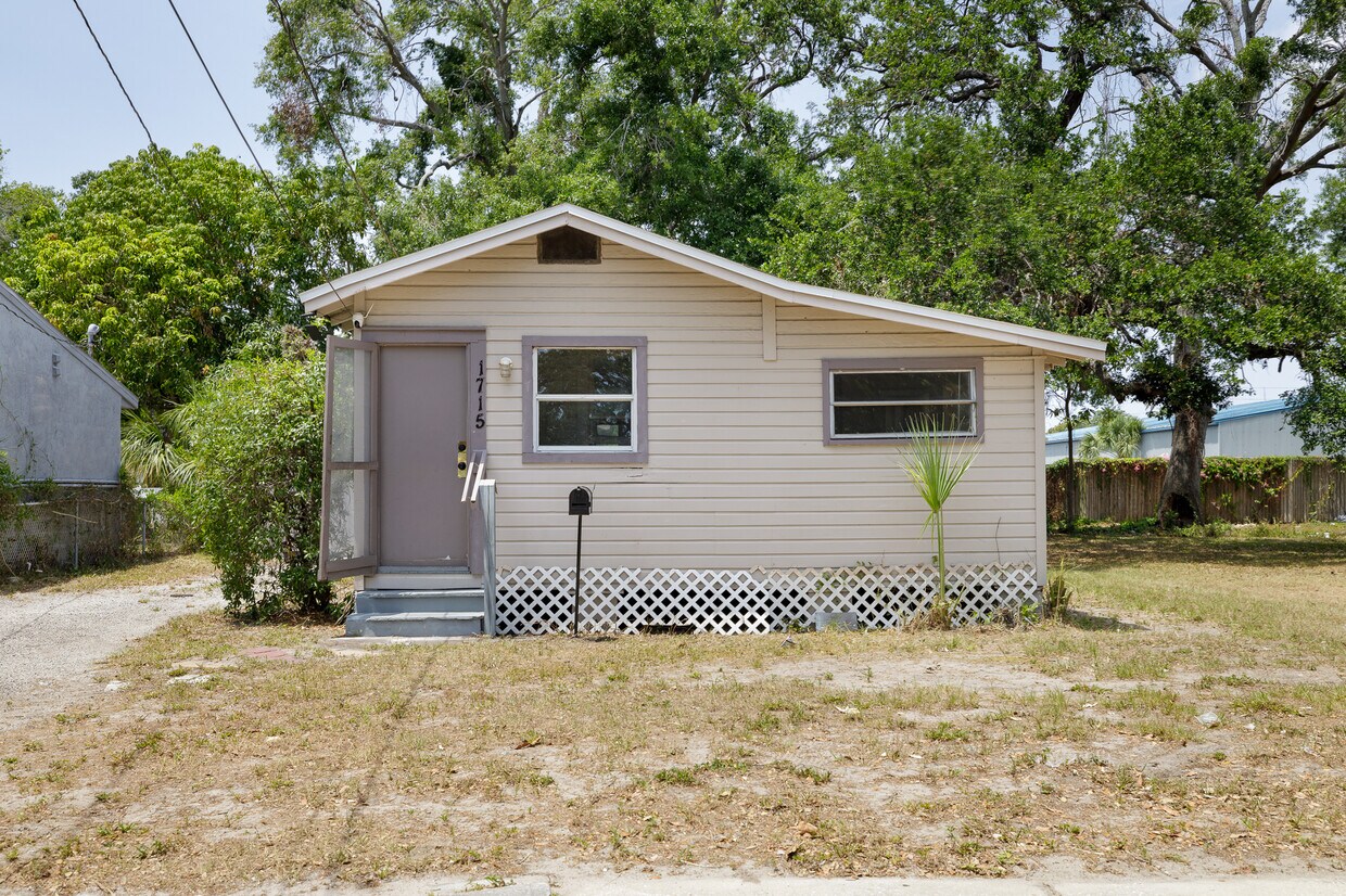 Foto principal - 1715 14th St S