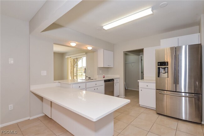 Foto del edificio - 6947 Roslyn Ct
