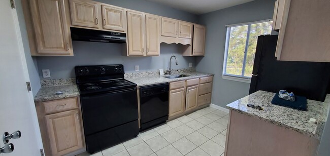 Kitchen - 100 Myrtle Greens Dr