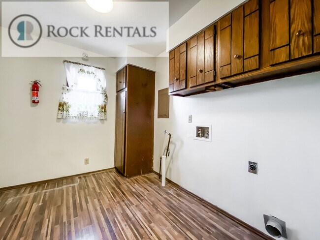 Foto del edificio - Beautiful 3 Bed 2 Bath Home with Two Car Garage