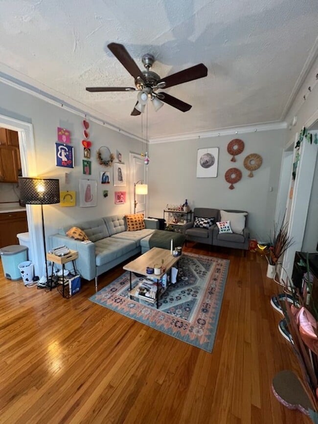 Foto del edificio - Large, Evanston 1BR! Heat Included - Elmwo...