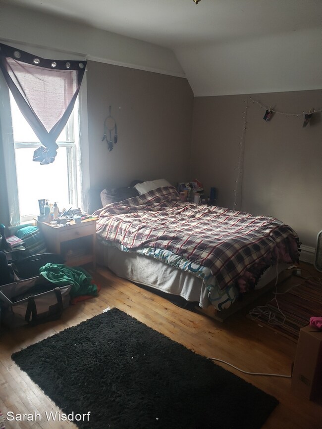 Foto del edificio - 3 br, 1 bath House - 708 E 6th Street