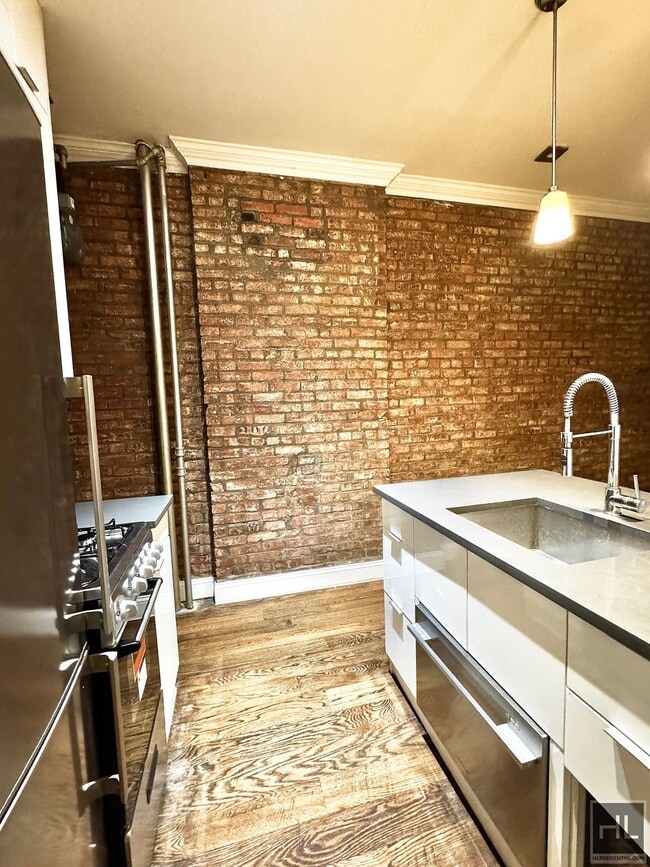 Building Photo - East 106th Street