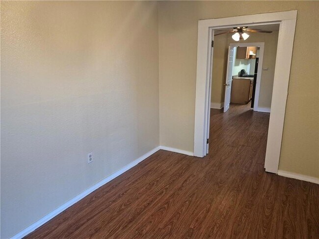 Foto del edificio - 1526 Spain St