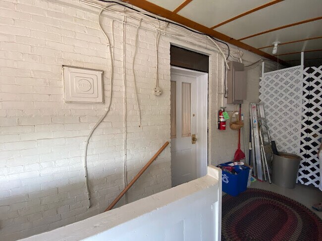 Building Photo - 47 E Main St