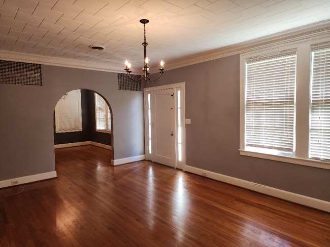 Building Photo - 2408 Dauphin St