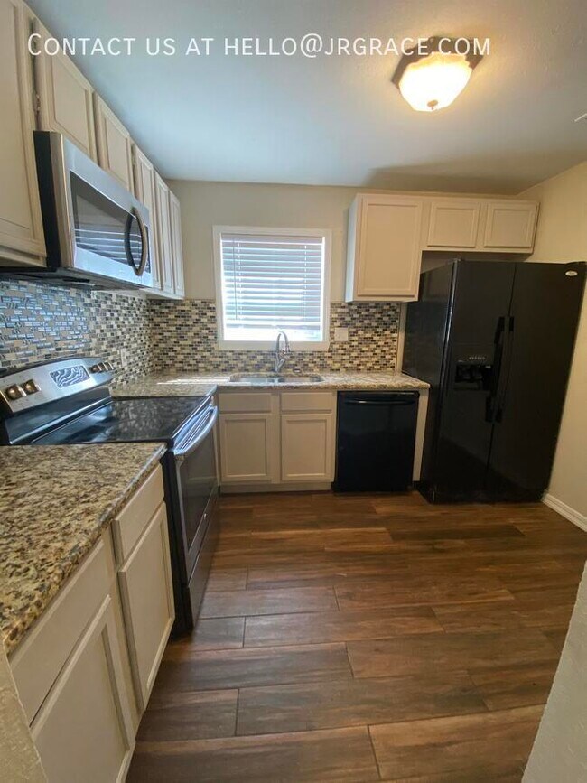 Foto del edificio - 1306 Chapel Creek Rd