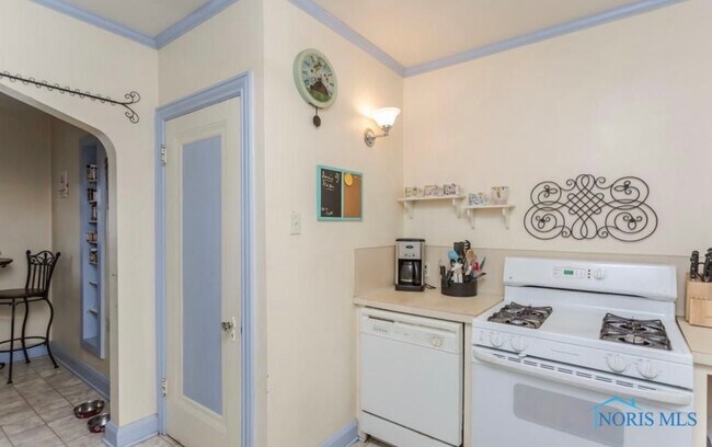 Kitchen - 1256 Craigwood Rd
